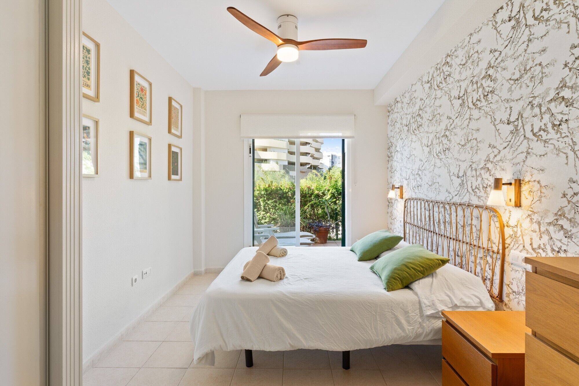 2 bedrooms, iron/ironing board, WiFi