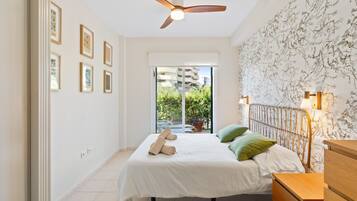 2 bedrooms, iron/ironing board, WiFi