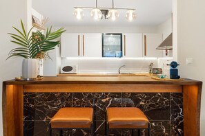 Fridge, microwave, oven, stovetop - Apartment 'Higueron Boutique Boho' with Mountain View, Wi-Fi and Air Conditioning (Fuengirola)