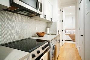 Apartment, 2 Bedrooms, Kitchen | Private kitchen | Full-sized fridge, microwave, oven, stovetop