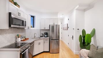 Apartment, 2 Bedrooms | Private kitchen
