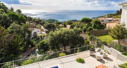 Villa Marina Swimming pool BarbecueSea view By Mi Casa Lloret.