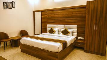 Super Deluxe Room | Laptop workspace, free WiFi, bed sheets