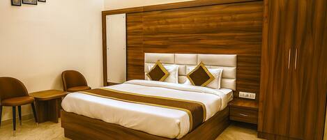 Deluxe-herbergi | Vinnuaðstaða fyrir fartölvur, ókeypis þráðlaus nettenging, rúmföt