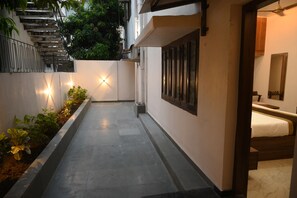 32-英寸LED 电视（配备数码频道）