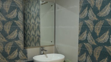 Ducha, artículos de tocador gratuitos, toallas, jabón