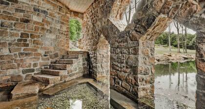 Large 4 bedroom, 4.5 bath restored Victorian home at Indiandale Springs