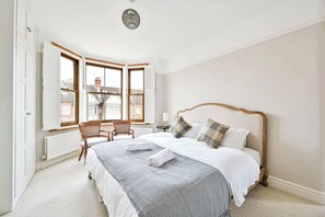 2 bedrooms, desk, iron/ironing board, WiFi