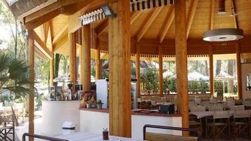 Cabin, 2 Bedrooms, Patio, Garden View | Dining