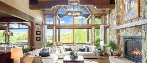 Smart-TV, Kamin, Videospiele