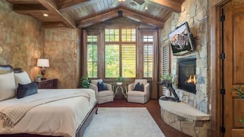 9 bedrooms, desk, iron/ironing board, travel crib