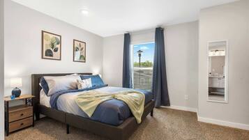 2 bedrooms, desk, iron/ironing board, WiFi