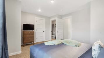 2 Schlafzimmer, Schreibtisch, Bügeleisen/Bügelbrett, WLAN