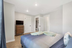 2 Schlafzimmer, Schreibtisch, Bügeleisen/Bügelbrett, WLAN