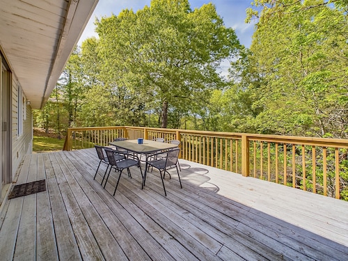 McKenzie House | Quiet Bella Vista Retreat