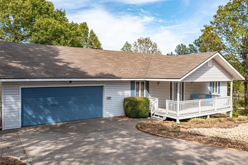 McKenzie House | Quiet Bella Vista Retreat