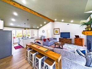 TV, peis og kontorer