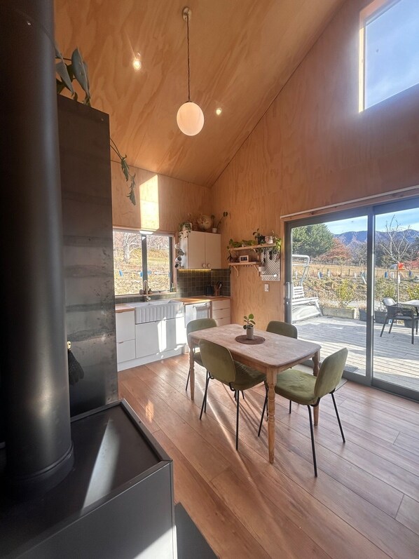 Dining - Mountain View Barn with Spa (Queenstown)
