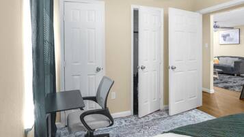 4 bedrooms, iron/ironing board, WiFi, bed sheets