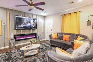 Living area - Entire Home by Downtown, NRG, Med Center, Hobby Airport (Houston)