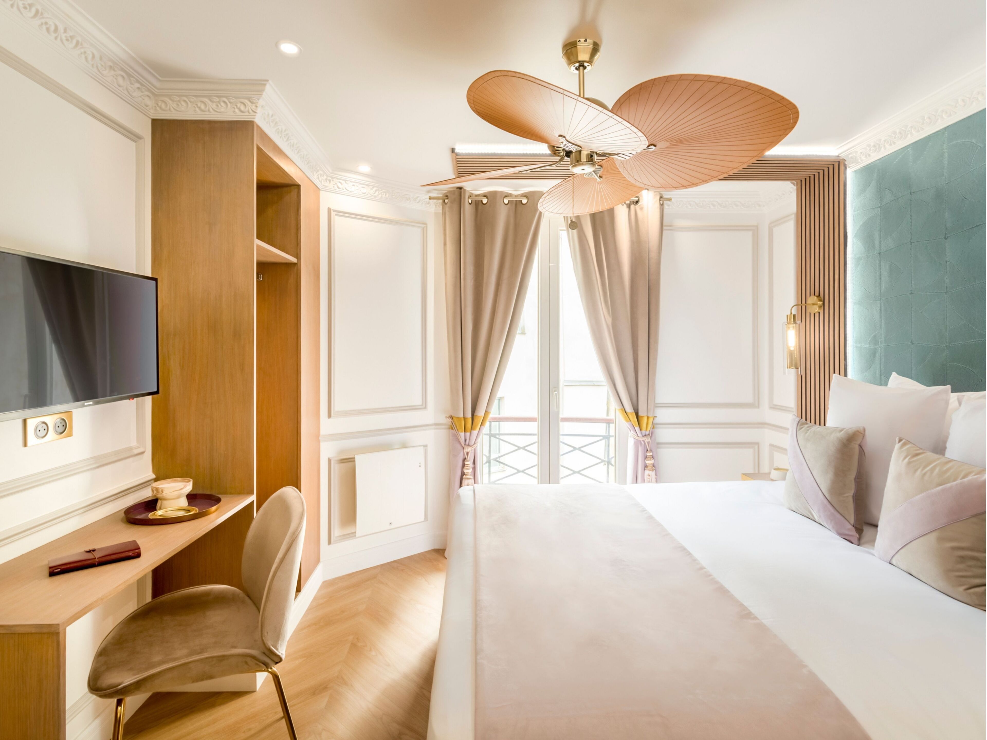 Apartment, Courtyard View | Hypo-allergenic bedding, pillow-top beds, in-room safe