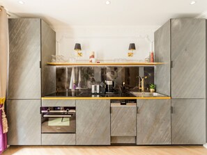 Refrigerador, microondas, horno, placa de cocina