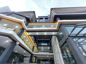 المنشأة من الخارج