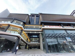 المنشأة من الخارج