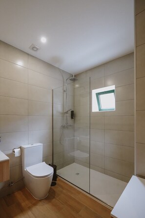 Free toiletries, hair dryer, towels, shampoo