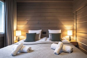 Silitysrauta/-lauta, Wi-Fi, vuodevaatteet