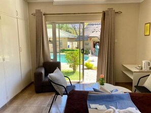 Apartment - Poolside Executive Suite Near Airport - 2322 (Harare)