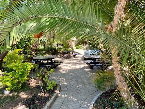 Poolside Executive Suite Near Airport - 2322