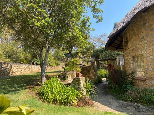 Stunning Private Cottage in the Heart of Nyanga - 2095