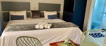 Modern Studio Apartment in a Central New Chadcombe - 2318