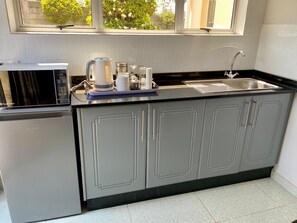 Apartment - Spacious Ground-floor Studio in Central New Chadcombe - 2316 (Harare)