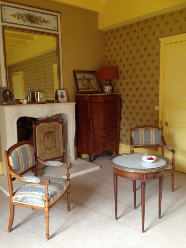 غرفة مزدوجة مريحة - منظر للحديقة | منطقة المعيشة