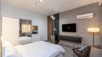 Iron/ironing board, free WiFi, wheelchair access