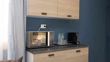 Studio Basic - balkong | Eget kök | Minikylskåp, mikrovågsugn, espressobryggare och kaffe- och tebryggare