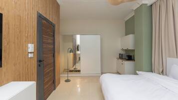 遮光カーテン、アイロン / アイロン台、WiFi (無料)