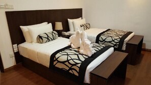 Deluxe Triple Room, City View | Soundproofing, free WiFi - Nat City Hotel Nuwaraeliya (Nuwaraeliya)