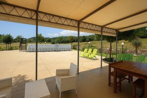 تناول الطعام بالخارج