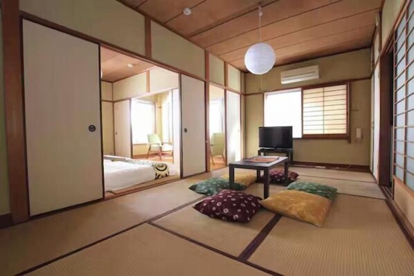 Room - GORAKU Shinfukae 201 (Osaka)