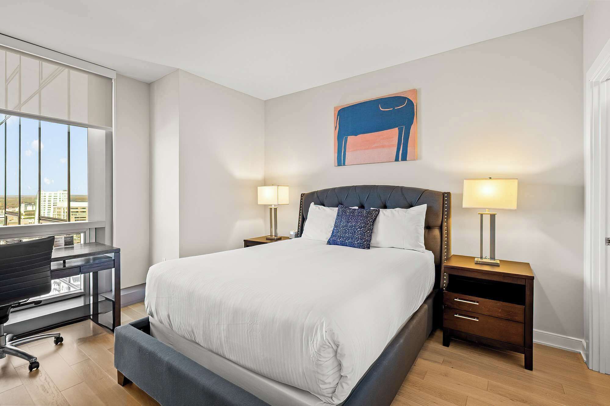 1 chambre, bureau, fer et planche à repasser, Wi-Fi