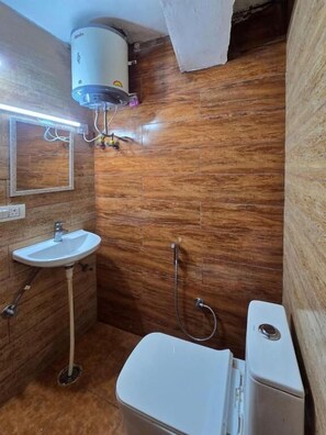 Shower, free toiletries, slippers, towels