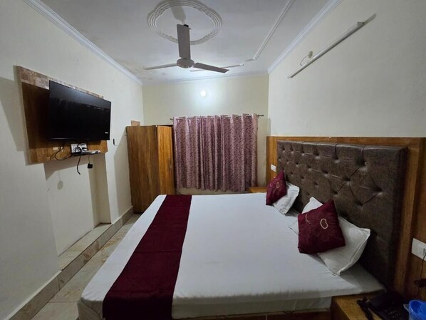 Iron/ironing board, free WiFi