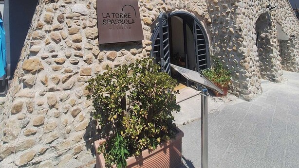 A building with a stone facade and a sign reading "LA TORRE SPAGNOLA MAURIZIO". - La Casa del Nostromo (Salerno)