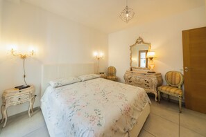 Comfort-huoneisto, kaupunkinäköala | Silitysrauta/-lauta, ilmainen Wi-Fi