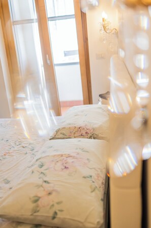 Comfort Apartment, City View | Iron/ironing board, free WiFi - La Casa del Nostromo (Salerno)