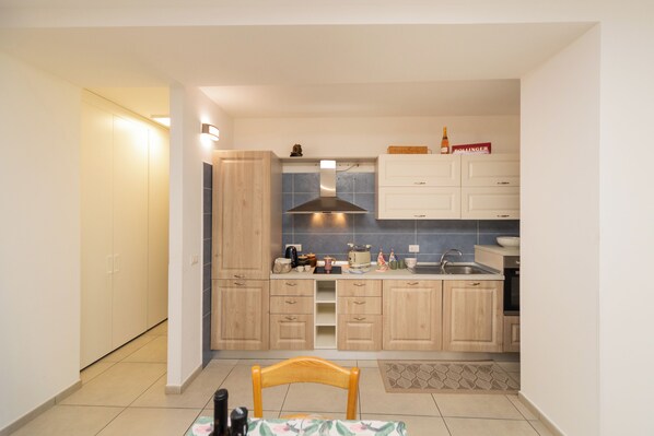 Comfort Apartment, City View | Private kitchen