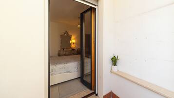 Comfort Apartment, City View | Seterika/papan seterika, Wi-fi percuma